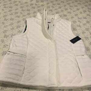 Tommy Hilfiger Vest Size XL NEW White Quilted Big front pockets Zip/Snap front